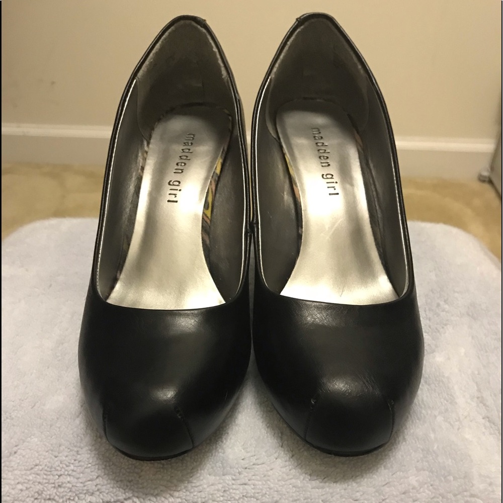 Black leather pumps